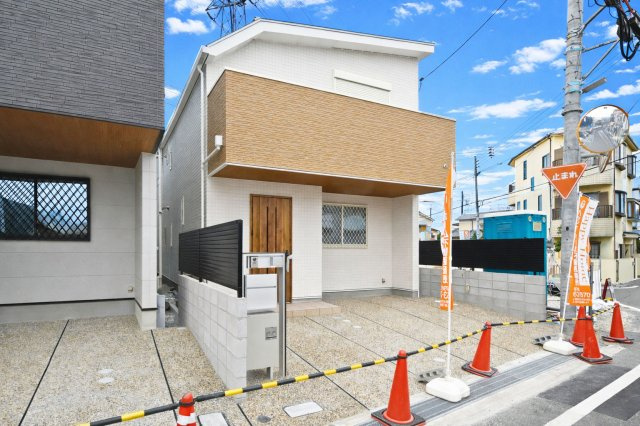 伊丹市野間北1丁目新築一戸建て│2SLDK+駐車2台可(車種制限有)の外観|-D号地現地外観写真-
断熱性能等級5級×耐震等級3級取得！現地見学会開催中です。皆様からのご連絡心よりお待ちしております。
