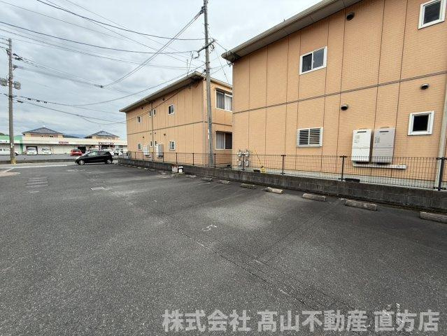 ル・ソレイユBの駐車場