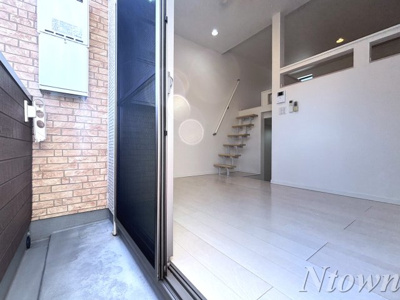 【バルコニー】 | ヴィルフランシュ中村公園 | 外からの目が気にならないバルコニーで洗濯物が干せます