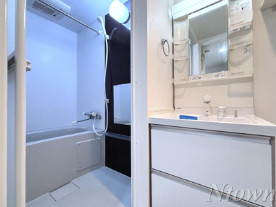 【洗面所】 | ヴィルフランシュ中村公園 | 明るい洗面所です