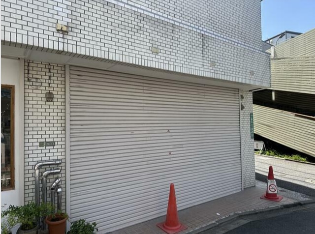 伊東ビルのエントランス