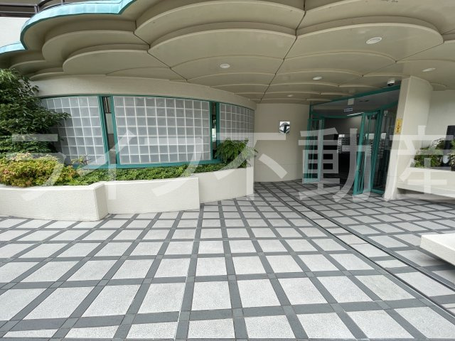 ディオフェルティ石切のエントランス|落ち着いたエントランスです