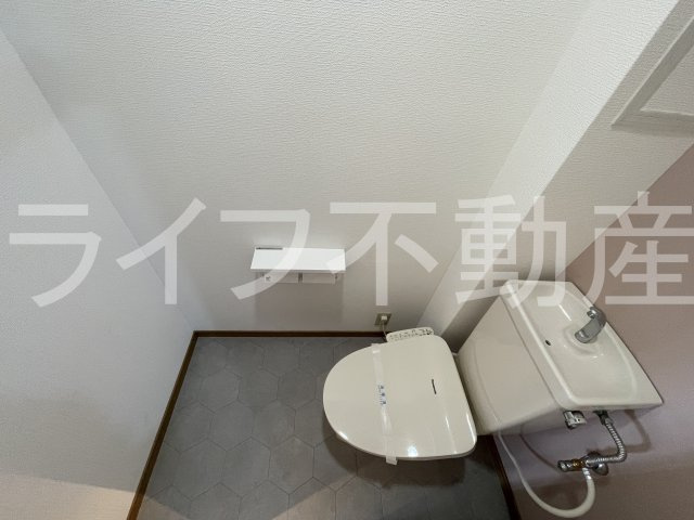 ディオフェルティ石切のトイレ|落ち着いた色調のトイレです