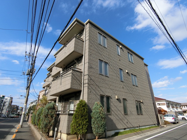 レッドパインのエントランス|★周りに大きい建物もありません★