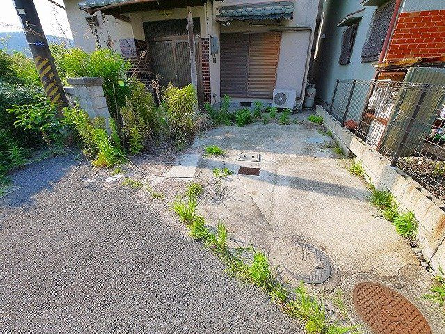 西田中町戸建て（西田中町532-9）の駐車場