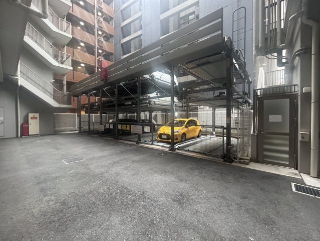 CITY　SPIRE難波グレイスの駐車場