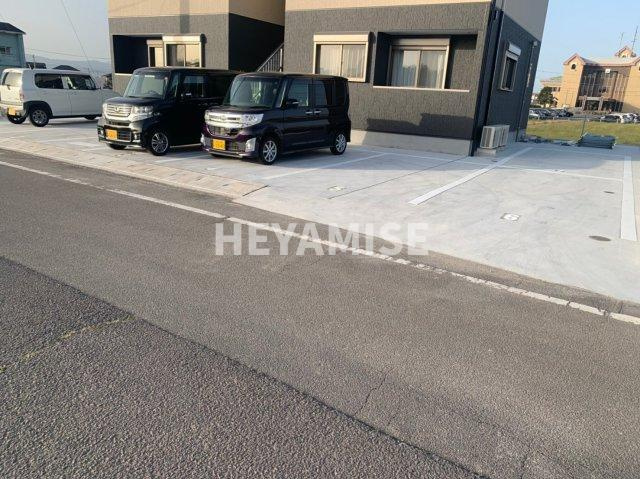 プレミアムあづまの駐車場