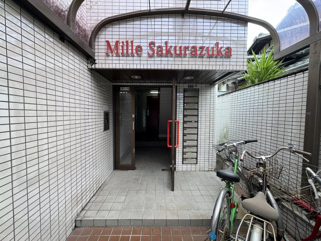 ミレ桜塚のエントランス