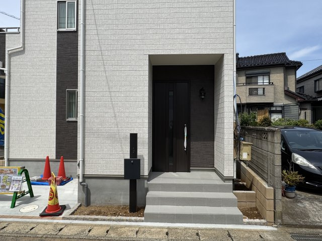 松戸市古ケ崎３丁目新築戸建【古ヶ崎小学校：9分】のエントランス|エントランス・玄関ポーチ