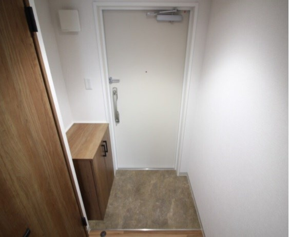 セレコート寝屋川本町の玄関