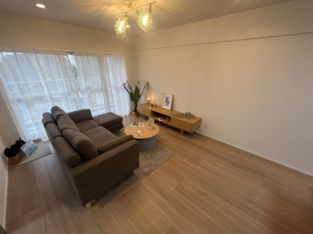 京成サンコーポ稲毛壱号棟の居間・リビング|ゆったり過ごせるリビングです