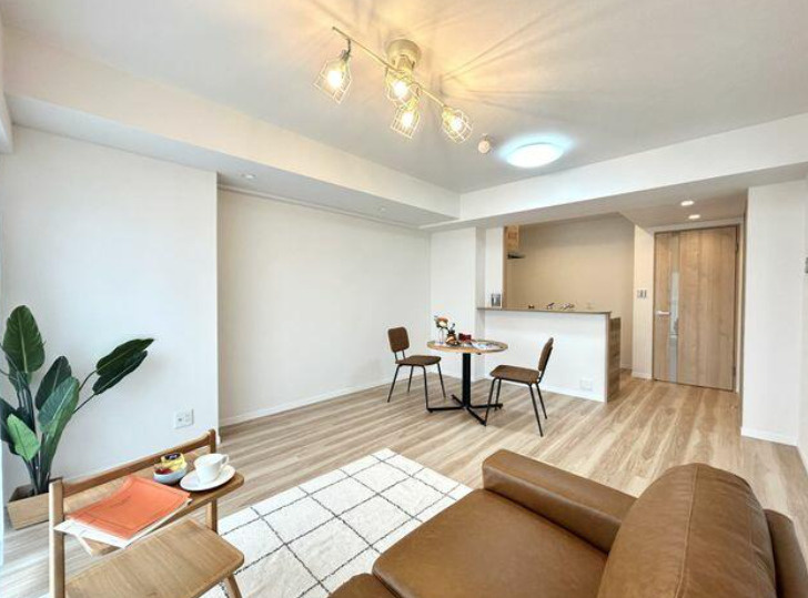 ライオンズマンション新座第２の居間・リビング|こちらのリビングで趣味の時間をお楽しみください