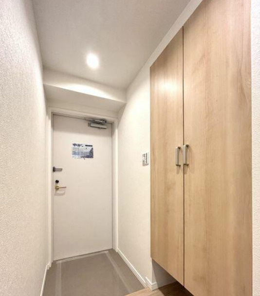 ライオンズマンション新座第２の玄関|明るい玄関です