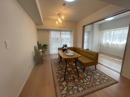 プレジデント９８の居間・リビング|ゆったり寛げるリビングです