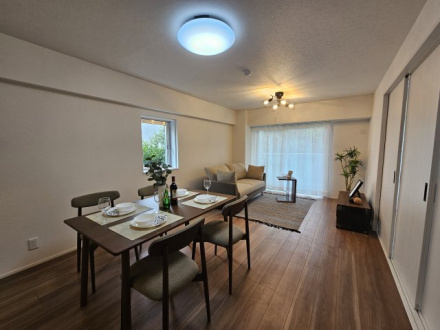 セントエルモ南柏の居間・リビング|15.8帖の広々としたリビングです