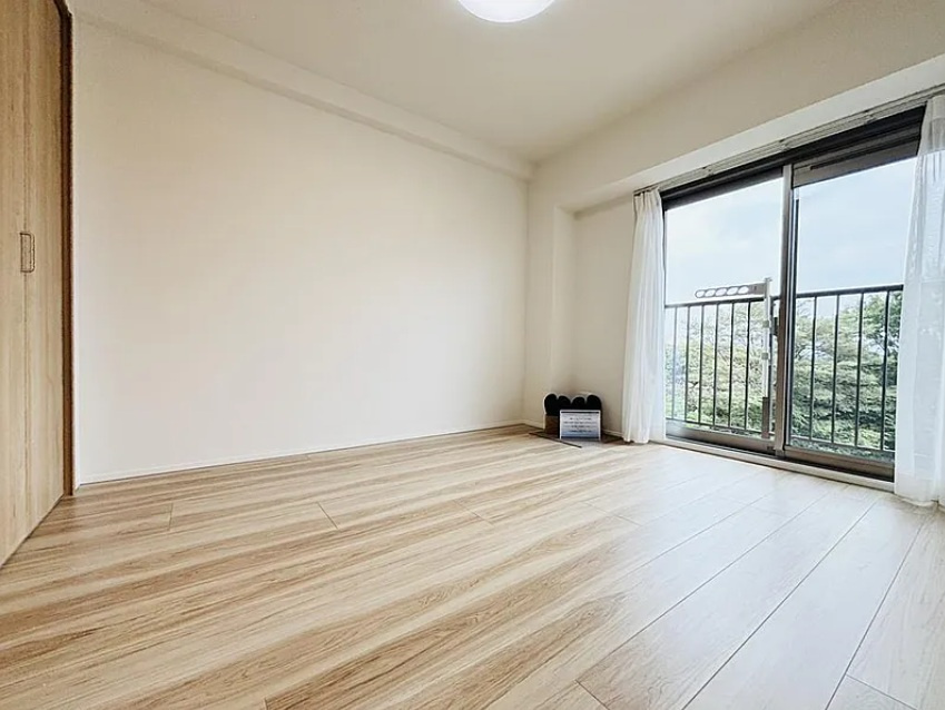 コープ野村夏見５号棟の洋室|個人の部屋や寝室として使える洋室です