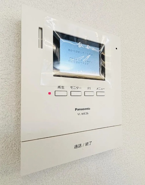 コープ野村夏見５号棟の防犯設備|モニター付きインターホンです