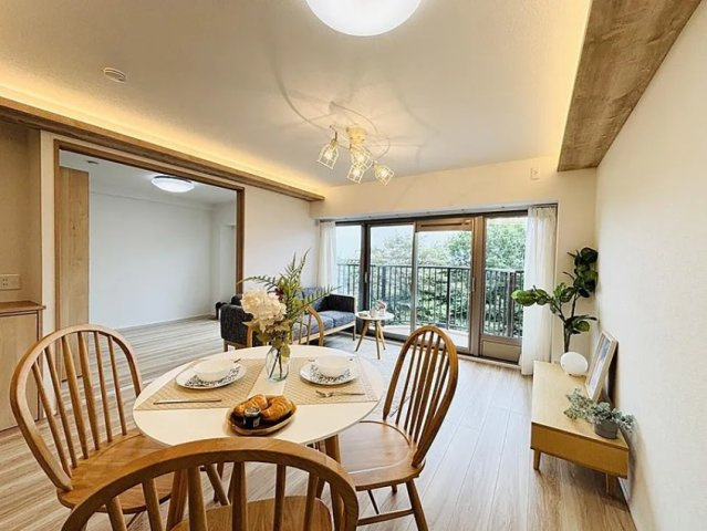 コープ野村夏見５号棟の居間・リビング|居間です