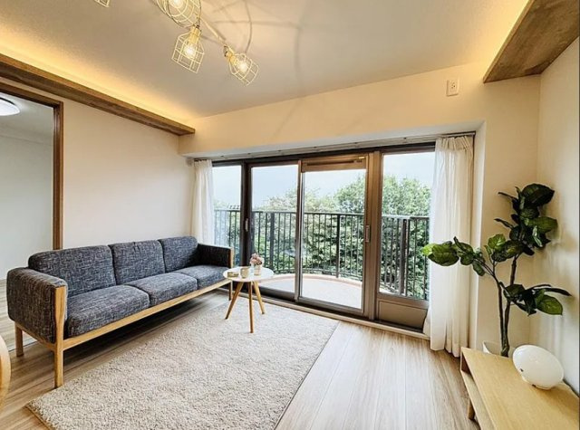 コープ野村夏見５号棟の居間・リビング|使いやすい居間です