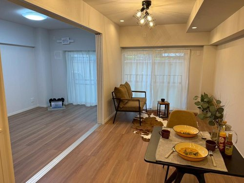 三田狭山ガーデンの居間・リビング|こちらの居間で趣味の時間をお楽しみください