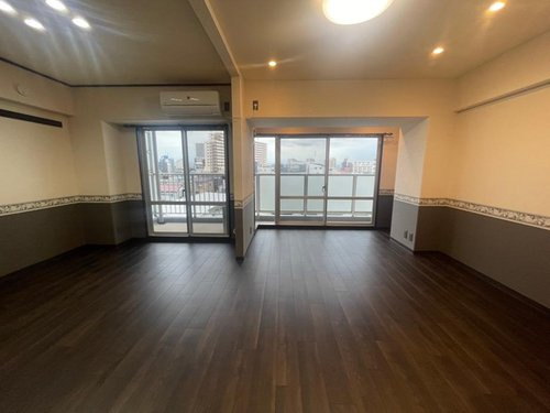 コスモ鶴瀬ステーションスクエアの居間・リビング|こちらの居間で趣味の時間をお楽しみください