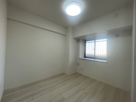 ロータリーパレス浦和西の洋室|玄関入って右側の洋室5.1帖