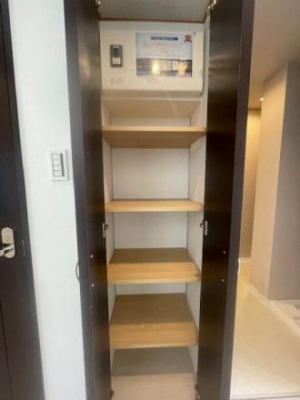 ロータリーパレス浦和西の収納|廊下に便利な収納があります