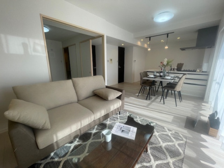 ロータリーパレス浦和西の居間・リビング|好きな場所で思い思いにくつろぐリビング