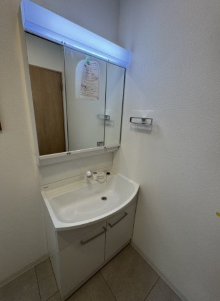 久喜市本町二丁目戸建の独立洗面台|独立洗面台、朝の身支度には欠かせません