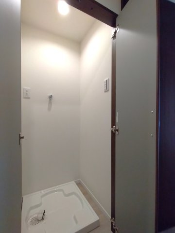 ニュー目黒フラワーマンションのその他|洗濯機置き場です