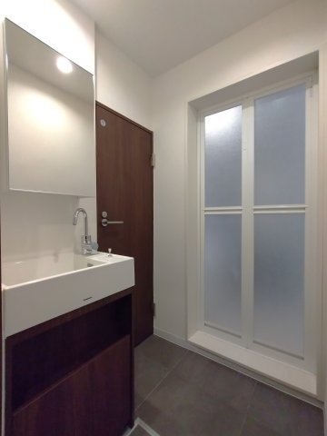 ニュー目黒フラワーマンションの洗面所|忙しい朝には欠かせない洗面所です