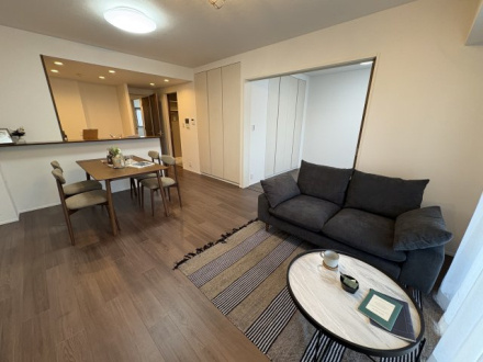 リビオ浦和領家の居間・リビング|15.1帖の明るく広々としたリビング