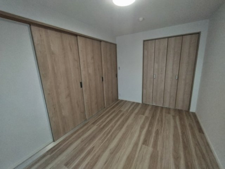 グリーンミユキ川口元郷の洋室|綺麗なフローリングの洋室です