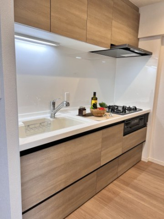 蕨サンハイツのキッチン|コンパクトなキッチンで掃除もラクラク