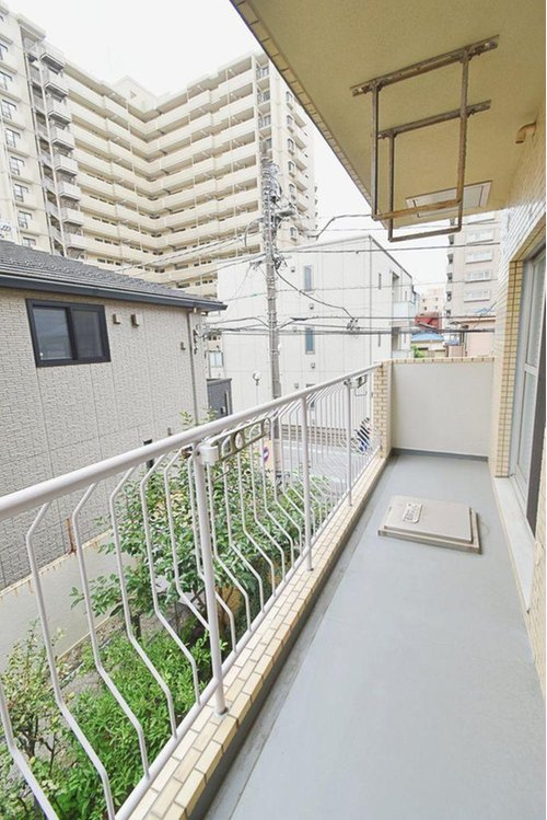 ライオンズマンション本川越のバルコニー|お洗濯にも便利なバルコニー付き