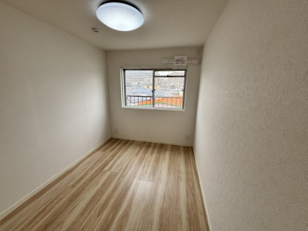 船橋ハイツ６号棟の洋室|ゆったりした洋室です