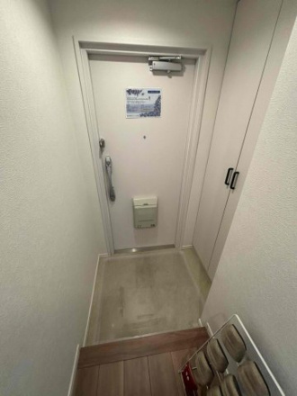 ダイアパレス千葉青葉台サウスアベニューの玄関|明るい玄関です