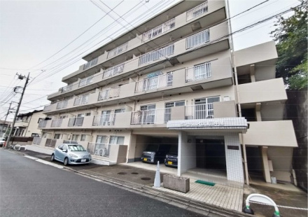 エンゼルハイム浦和中尾の外観|「東浦和」駅まで徒歩約17分
徒歩圏内にスーパーやコンビニがあり、買い出しが便利です