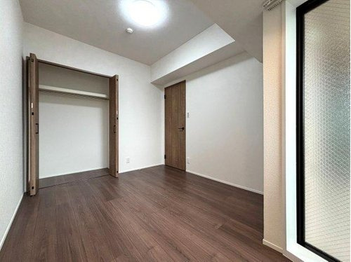 ライオンズシティ春日部の洋室|落ち着いた色調の洋室です