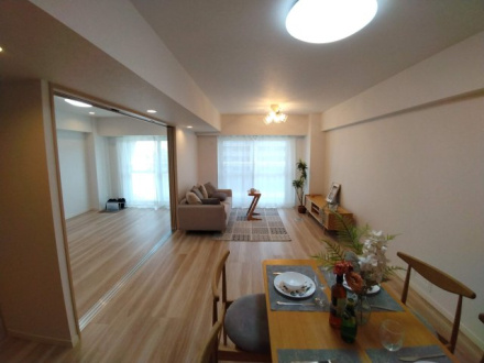 草加松原ハイツＡ棟の居間・リビング|こちらの居間で趣味の時間をお楽しみください