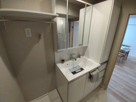 草加松原ハイツＡ棟の独立洗面台|朝の身支度には欠かせない独立洗面化粧台