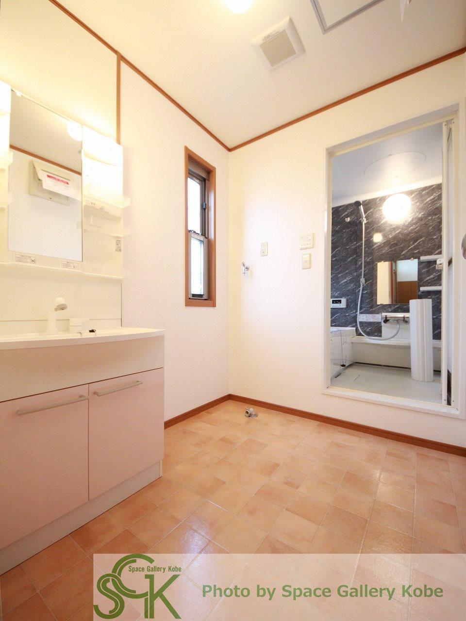 クレールベルヴィル立花　B棟の洗面所|※お部屋により仕様が異なる場合があります。