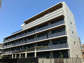 【外観】 | 鉄筋コンクリート造のがっちりとした建物。