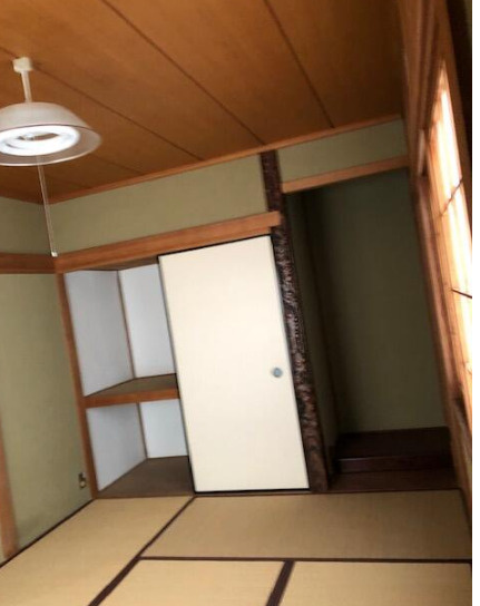 岡本８丁目貸家の収納