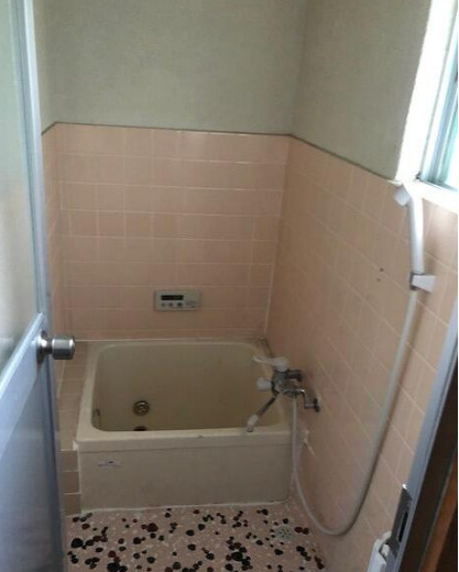岡本８丁目貸家の浴室