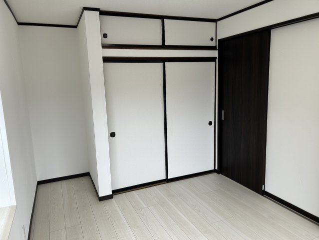 岡谷市川岸中一丁目　中古戸建の洋室