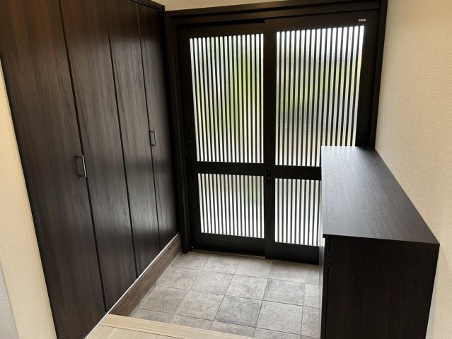 岡谷市川岸中一丁目　中古戸建の玄関