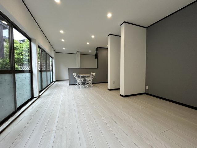 岡谷市川岸中一丁目　中古戸建の居間・リビング