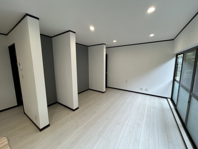 岡谷市川岸中一丁目　中古戸建の居間・リビング