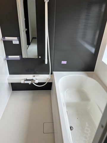 岡谷市川岸中一丁目　中古戸建の浴室